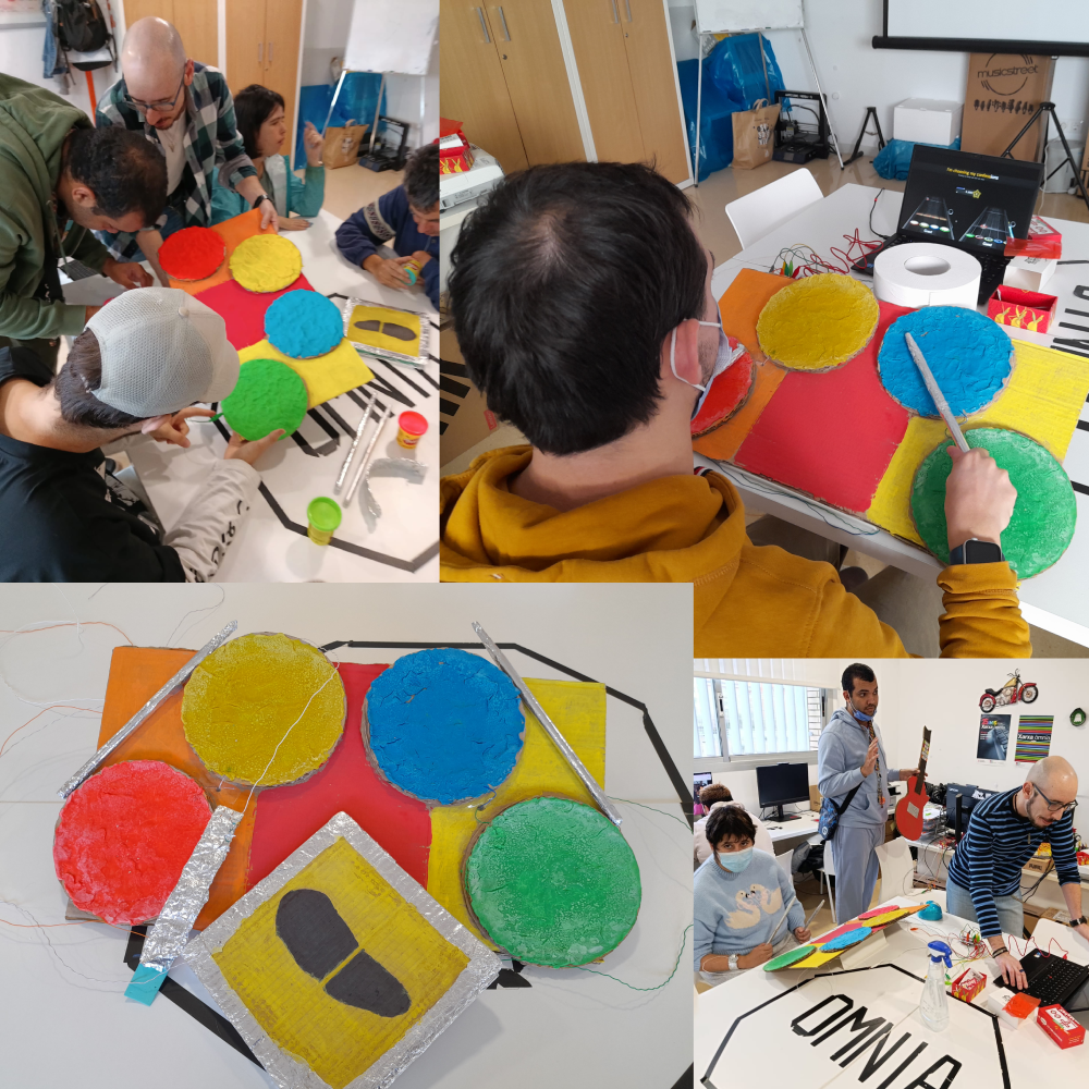 Muntatge fotogràfic al qual podem veure part del montatge, el resultat i l'ús del comandament amb forma de bateria.