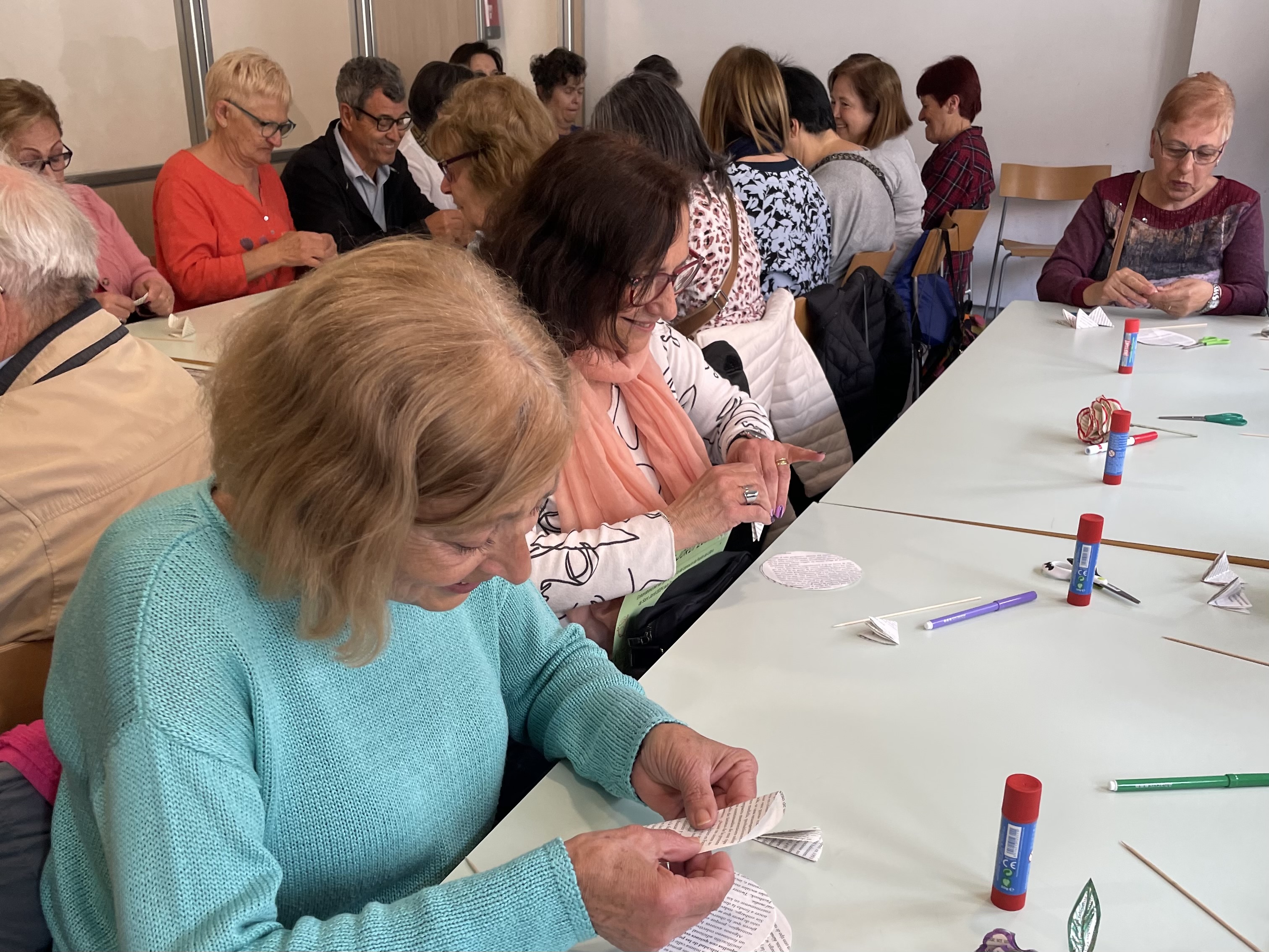 El Punt Òmnia PES Martí Codolar celebra un Sant Jordi comunitari