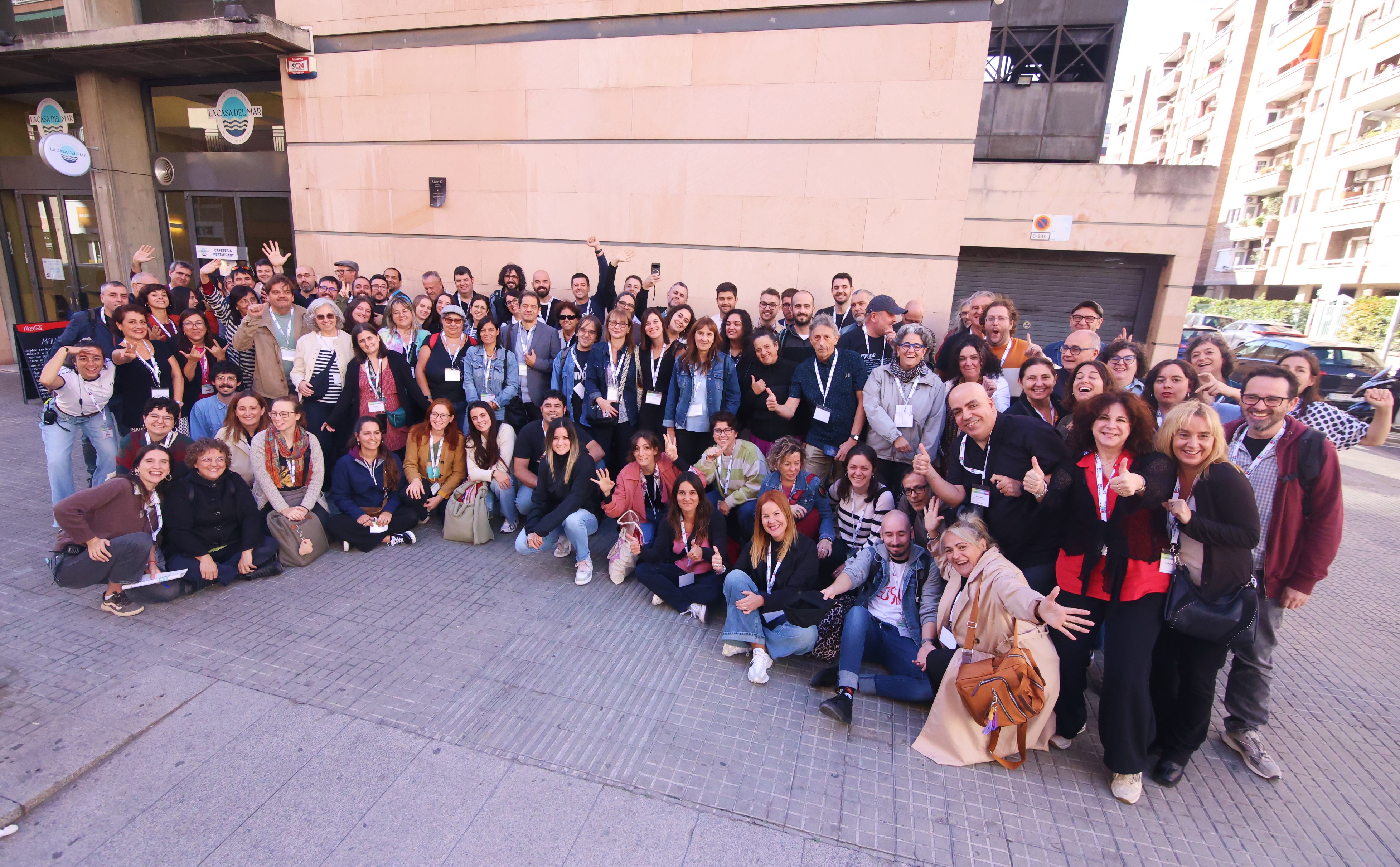 Fotografia de les persones assistents a la Jornada Òmnia 2025. 