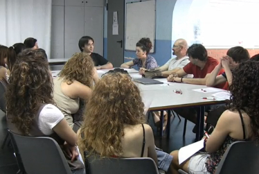Captura del vídeo, durant la trobada al Casal dels Infants del Raval