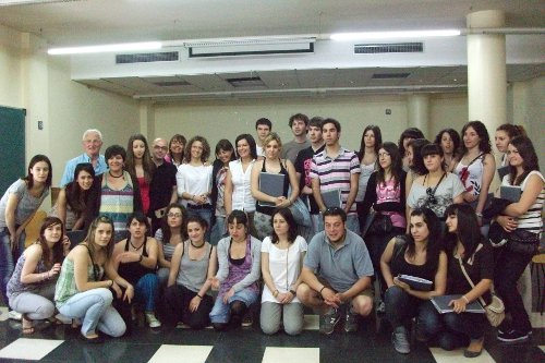 Foto de grup de l'alumnat de la Universitat de Salamanca durant la visita